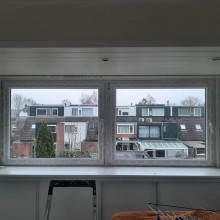 Oboustranně bílé okno
