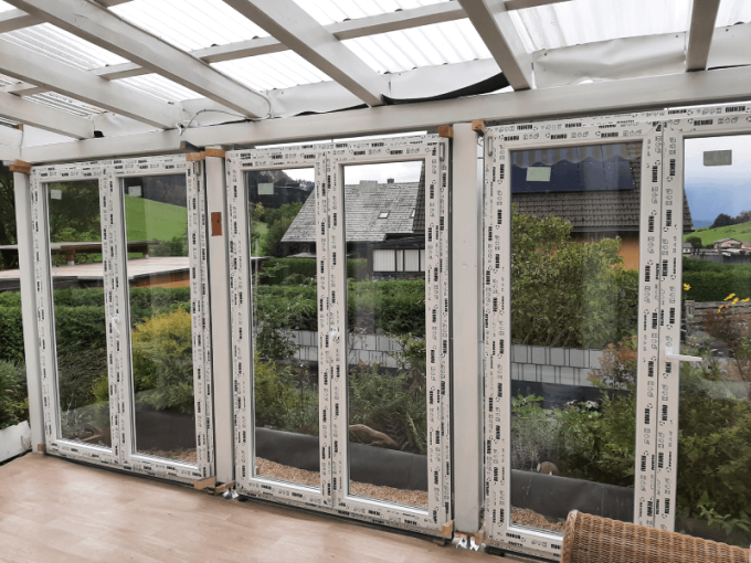 Zákaznice si v konfigurátoru navolila tři dvoukřídlé balkonové dveře v profilu REHAU SmartLine+ Classic