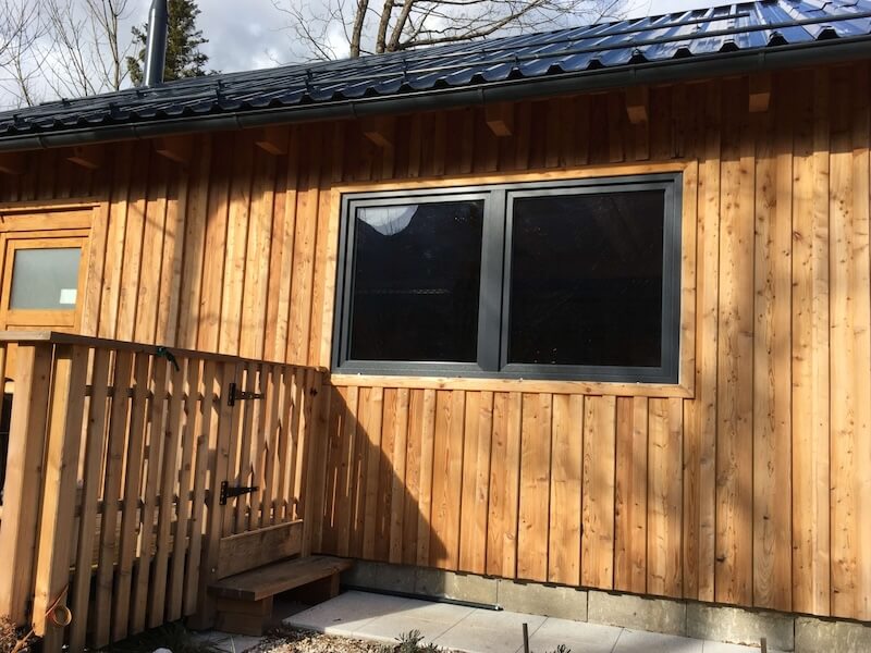 Plastová okna v antracitové barvě - odpovídá RAL 7016