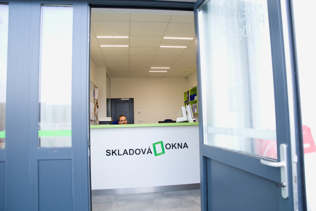 kování sklepního okna