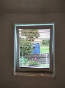 Bílé plastové okno jednokřídlé focené z vnitřní strany