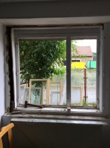 Demontáž starého dřevěného okna