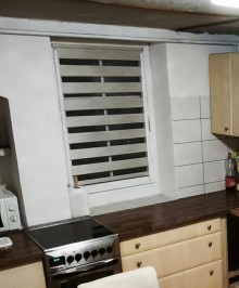 Plastové okno REHAU s meziskelní mřížkou a roletou den a noc 