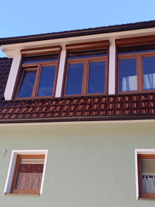 Dvoukřídlá okna s nadsvětlíkem