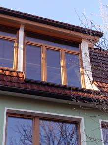 Trojkřídlá okna s nadsvětlíkem