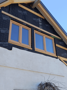 Okna v dekoru imitující dřevo břízy