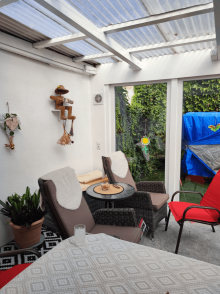 Fixní okna krásně prosvětlují místnost a zapadají do zákazníkova interiéru 