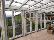 Pohled na výslednou realizaci - - okna a balkonové dveře v zimní zahradě