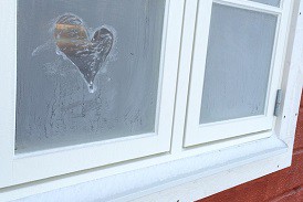 3 tipy na údržbu plastových oken v zimě